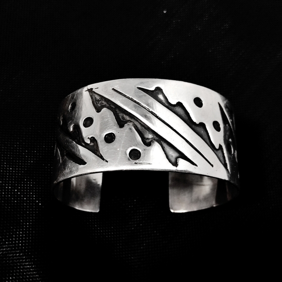 Vintage Heavy Etched Sterling Silver Native American Cuff Bracelet - Picture 1 of 8
